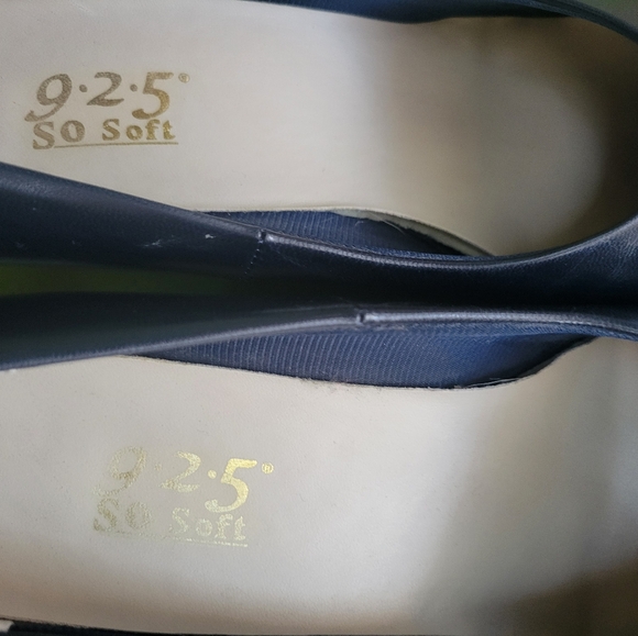 Blue shoes, size 9 high heels - Picture 3 of 5